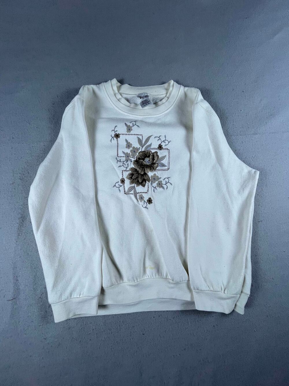Vintage Bon Worth Sweatshirt Womens PM White Floral Embroidered Fleece Pullover